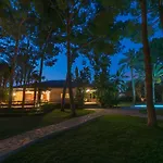 Beautiful Villa With A Dishwasher, Close To Restaurants