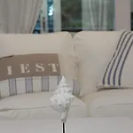 Beautiful Villa With A Dishwasher, Close To Restaurants